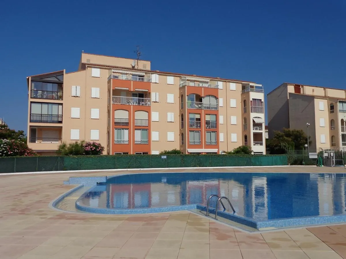 Appartement A Frejus 2 Pieces Pour 4 Personnes, Terrasse Avec Vue Piscine 0*,  France