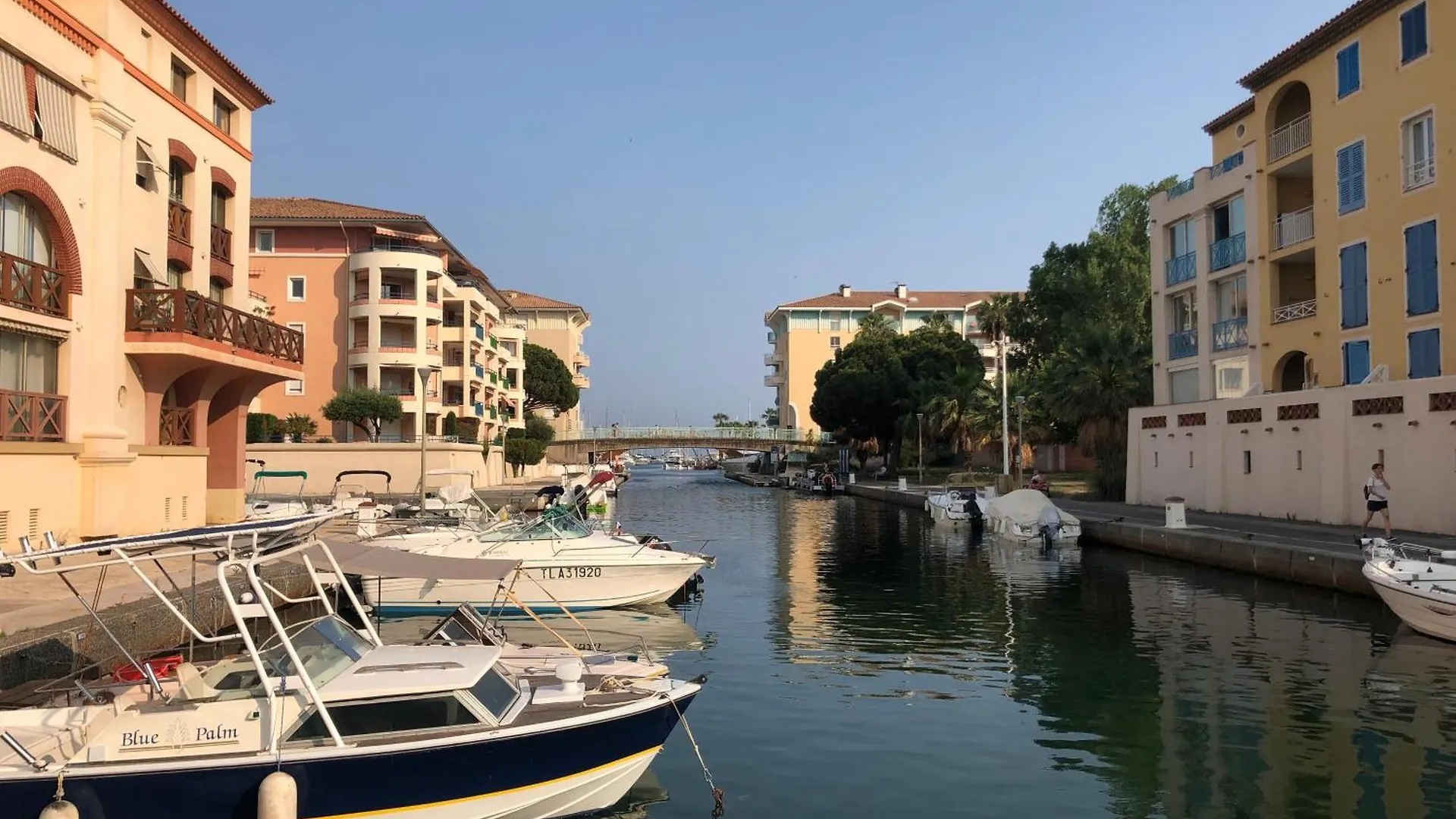 Appartement A Frejus 2 Pieces Pour 4 Personnes, Terrasse Avec Vue Piscine France